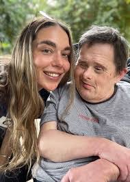 Vaishali Sheth's Instagram, Twitter & Facebook