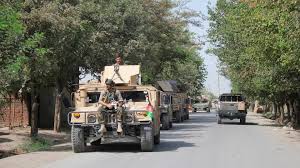 Seit freitag konnten die taliban somit fünf von 34 provinzhauptstädten erobern. Scores Killed As Taliban Afghan Forces Clash In Kunduz Despite Peace Talks