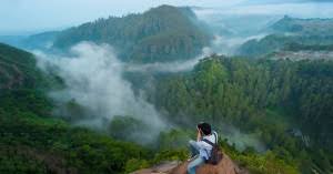 Pesawat terbang, semua perjalanan dengan menggunakan pesawat akan mendarat di bandara. Here S How To Travel Luxuriously In Bandung For 4 Days Under 295