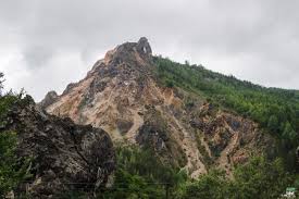 Localiser les entreprises sur une carte. Paysage De Montagne Paysage Naturel Sentier Pour L Escalade A La Pluie Pres De La Gorge De Bicaz Dans Les Carpates Roumanie Cheile Sugaului Banque D Images Et Photos Libres De Droits Image 83037035