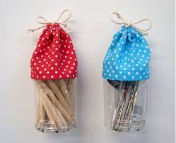 Pencil Case Or Crochet Needle Case Both Made With A Plastic Juice Bottle And Nice Fabric Artesanato Criativo Artesanato Artesanato De Caixa De Papelao