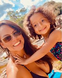 Mariely Matos's Instagram, Twitter & Facebook