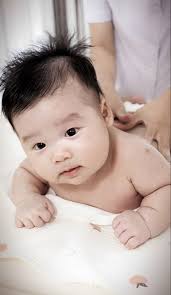 Con trai lai 2 dòng máu của Sam mắt một mí điển trai, được khen giống hệt  bố quốc tịch Hàn