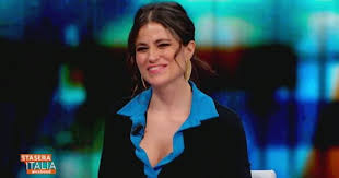 Veronica gentili, nata a roma, dopo aver frequentato lo storico liceo mamiani si è diplomata dopo essere diventata giornalista e blogger, veronica gentili appare per la prima volta in una trasmissione. Veronica Gentili Si E Autonomi A Altro Disastro Grammaticale Stefano Lorenzetto La Ridicolizza Libero Quotidiano
