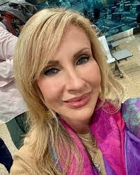 Marian Light's Instagram, Twitter & Facebook