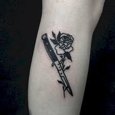 30 Traditional Rose Outline Tattoo Designs Ideas Dovme Fikirleri Dovme Tattoo