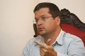 A internet enfraquecerá os regimes ditatoriais