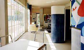 Un capolavoro di modernismo e sensualità la casa 'au bord de la mer' era una sua idea e fu per lui che eileen gray la progettò. Inside Eileen Gray S Villa E1027 Wallrus