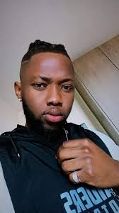 Jeune homme sa rele Nicky li ap viv santiago de chile li kite lakay li depi  samdi nou pa janm gen nouvèl li depi jou samdi sa nou vreman enkyè svp si