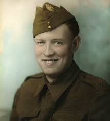 Who is the unknown soldier in the photo from Chatham, Ontario, and how to  get the photo to his descendants?