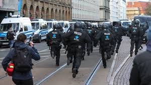 Guterres mener høyreekstremisme og nynazisme er en grenseoverskridende trussel. Politi Tyskland Ny Avsloring Av Hoyreekstremisme I Tysk Politi