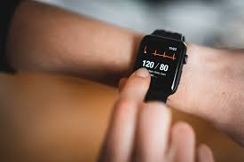 Mit einem blutdruckmessgerät kann jeder den eigenen blutdruck zuhause die ergebnisse der blutdruckmessung werden notiert. Apple Watch Blutdruck Messen Leicht Gemacht Pcshow De