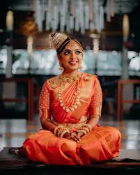 Even medium haircuts or strands freely running down shoulders, through some help from stylists, could accommodate such magnificent & delicate bridal. Andal Kondai Hairstyles For The Traditional Tamil Iyengar Brides