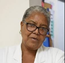 Enfermera clama por su pensión tras llevar 35 años de servicios