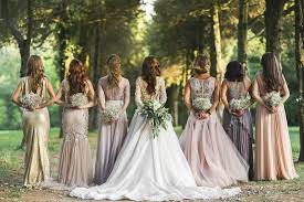How To Choose Bridesmaid Dresses 6 Mistakes Bridal Parties Make When Choosing Bridesmaid Dresses Women Me Selecting Bridesmaids Wedding Photos Wedding Poses