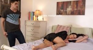 خالي ينيكني بقوة بعدما يهجم على غرفتي و يجدني عارية