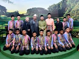 While web commerce communications limited dba webnic.cc was its first registrar, now it is moved to pdr ltd. Zikay Group News