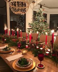 60 Best Christmas Table Decor Ideas For Christmas 2020 Where Traditions Meets Grandeur Hike N Dip Christmas Party Table Christmas Table Decorations Christmas Table Centerpieces