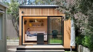 Bungalow De Jardin Contemporain En Bois Avec Grande Baie Vitree Chalet De Jardin Habitable Jardin Contemporain Chalet De Jardin