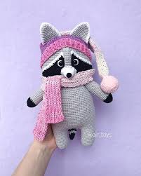 что можно связать крючком в подарок на новый год K Kolpaku Tak I Prositsya Pizhamka Soglasny Nado Poeksperimentirovat S Drugimi Cvetami V Golove Uzhe Est Novyj Vyazanye Igrushki Vyazanie Igrushki