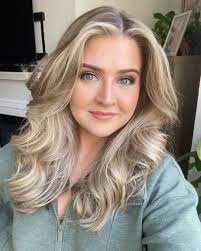 Partial highlights ✨ • Root smudge 🌿 • Toner application 🎨 • Deep  conditioning treatment 💧 • Blow-dry & style by my beautiful client 💕👑 @ meredith.bowman #norwalk #norwalkhair #norwalkct #westport  #westporthairstylist #