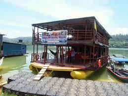 This is not a five star accommodation but you will. Globetrotter Day 1 Royal Belum Houseboat Rafflesia House Boat Shanty Boat Royal