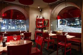 Familjen pratar om allt och ingenting. Familjen Restaurant Centrum Gothenburg Thatsup