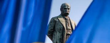 Через три роки після народження сина сім'я шевченків переїхала до києва — у район оболонь. Uvikovichnenij Kobzar Cikavi Fakti Pro Pam Yatniki Shevchenku