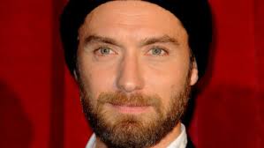 Slik får paparazziene Jude Law til å rase