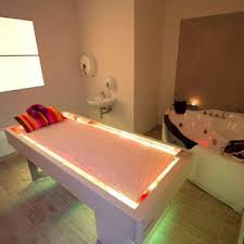 Massage Bed With Himalayan Salt Crystals By Iso Benessere Spa Room Decor Salt Room Spa Rooms
