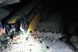 Bu sayfaya yönlendiren en popüler aramalar. Bus Crashes In Barili Cebu 11 Injured Sunstar