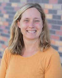 Leslie Raynor's Instagram, Twitter & Facebook