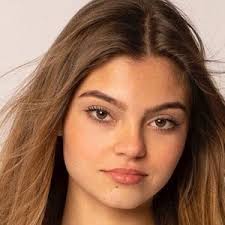 Scarlett Parker's Instagram, Twitter & Facebook