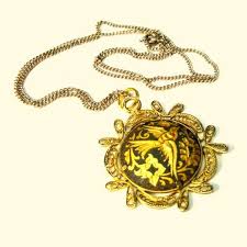 Black And Gold Jewelry From Spain Vintage Damascene Spanish Gold Black Pendant 1970s Elegant Renaissance Bird Flowers Engraved Necklace Filigree Cann Engraved Necklace Black Pendant Pendant