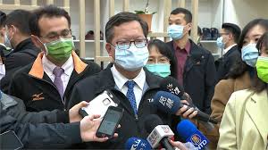 朱立倫 （1961年6月7日 － ），籍貫 浙江 義烏 ， 桃園 八德 人， 中國國民黨 籍 政治人物 ，現任 東吳大學 嚴家淦 講座教授 ，曾任 桃園縣縣長 、 行政院副院長 、 新北市市長 、 中國國民黨主席 。. æ›æœ±ç«‹å€«é€²ç¸½çµ±åºœ å'‚å‰¯è¶•å£çŽ©ç¬'è©±é„­æ–‡ç‡¦æé†' è¨˜éŒ¯äº† æ°'è¦–æ–°èžç¶²