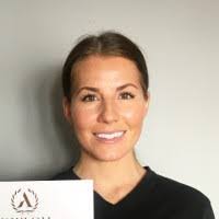 Laura Kiley's Instagram, Twitter & Facebook