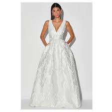 There are lots of cheap wedding dresses online for those who want to skip the bridal shop.you can find beautiful zola is primarily a wedding registry site, but it has a wedding boutique that stocks both dozens of formal and informal dresses from a variety of designers, many of them priced under $500. 26 Affordable Wedding Dresses Online In 2021 Allure