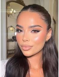 Volunteer barbers and makeup artists needed for fashion show