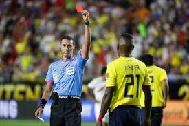 La federación colombiana de fútbol (fcf) publicó un comunicado oficial en su página web para informar de que ha pedido a la conmebol la suspensión inmediata de néstor pitana y el resto del equipo arbitral del partido frente a brasil, por la polémica actuación. Quien Es Wilmar Roldan El Arbitro De Chile Paraguay En Copa America Goal Com