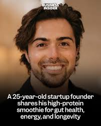 Chris Hemsworth referred to the pasta bake as “delicious, quick, and easy”  in a recent Instagram post showing the actor cooking with his trainer — and  according to sports nutritionist Faye Townsend,