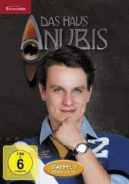 After mysterious things happen in the boarding school haus anubis, eight teenagers, who live there, get to the bottom of things and over time they solve the dark secret behind the wall of th is house. Das Haus Anubis Staffel 1 Episoden 33 48 Dvd Preisbarometer