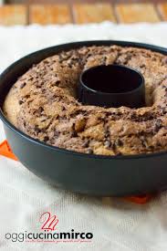 Mettere un pochino di impasto in una ciotola ed unire ad esso 2 cucchiai di cacao. Ciambellone Bicolore All Acqua Senza Lattosio Oggi Cucina Mirco