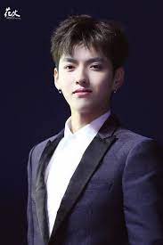 Để khẳng định tính chính xác của thông tin, blogger này đã đăng kèm hai hình ảnh để so sánh. Vietsub Kriswu Ngo Diá»‡c Pham Tro Chuyá»‡n Vá»›i Fan Sieu CÆ°ng Hay Xem Ä'áº¿n Cuá»'i Video Ä'á»ƒ Tháº¥y Cai Sá»± CÆ°ng Vo Ä'á»'i Cá»§a Cá»¥c Bong Nha Minh Nghe Fan Noi