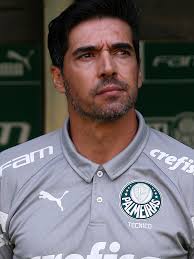 Estratégia de técnico de futebol ajuda a lidar melhor com dinheiro