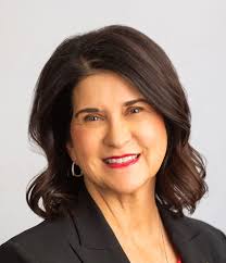 Kimberly Rath's Instagram, Twitter & Facebook