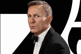 One of the british theatre's most famous faces, daniel craig, who waited tables as a struggling teenage actor with the national youth theatre, has gone on to star as james bond in casino royale (2006), quantum of solace (2008), skyfall (2012), spectre (2015), and no time to die (2021). Daniel Craig Latest News Views Gossip Pictures Video The Mirror