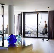 90 prozent der wohnungen in hamburgs neuem wahrzeichen sind laut dem maklerunternehmen in der anfang des jahres feierlich eröffneten elbphilharmonie in hamburg wurde eine wohnung um. Luxusapartments So Sehen Die Wohnungen In Der Elbphilharmonie Aus Welt