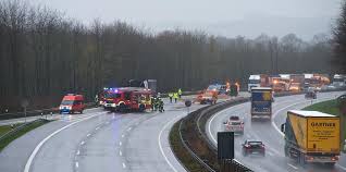 Am dienstagnachmittag hat sich ein schwerer unfall zwischen zwei lkw auf der a8 ereignet. Engelskirchen Unfall Auf Der A4 Lkw Brand Sorgt Fur Morgenliches Verkehrschaos Engelskirchen Rheinische Anzeigenblaetter De