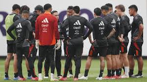 ¡Lapadula Fuera! Perú Desconvoca Figuras Clave para Eliminatorias - Imagen principal del artículo