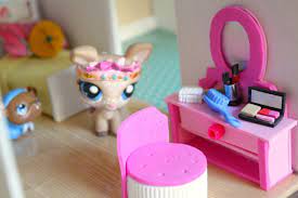 Custom diy molds collie shorthair cat cocker spaniel great dane with lps accessories. Lps Diy How To Make An Easy Lps Vanity And Chair Lps Crafts Lps Diy Accessories Diy Doll